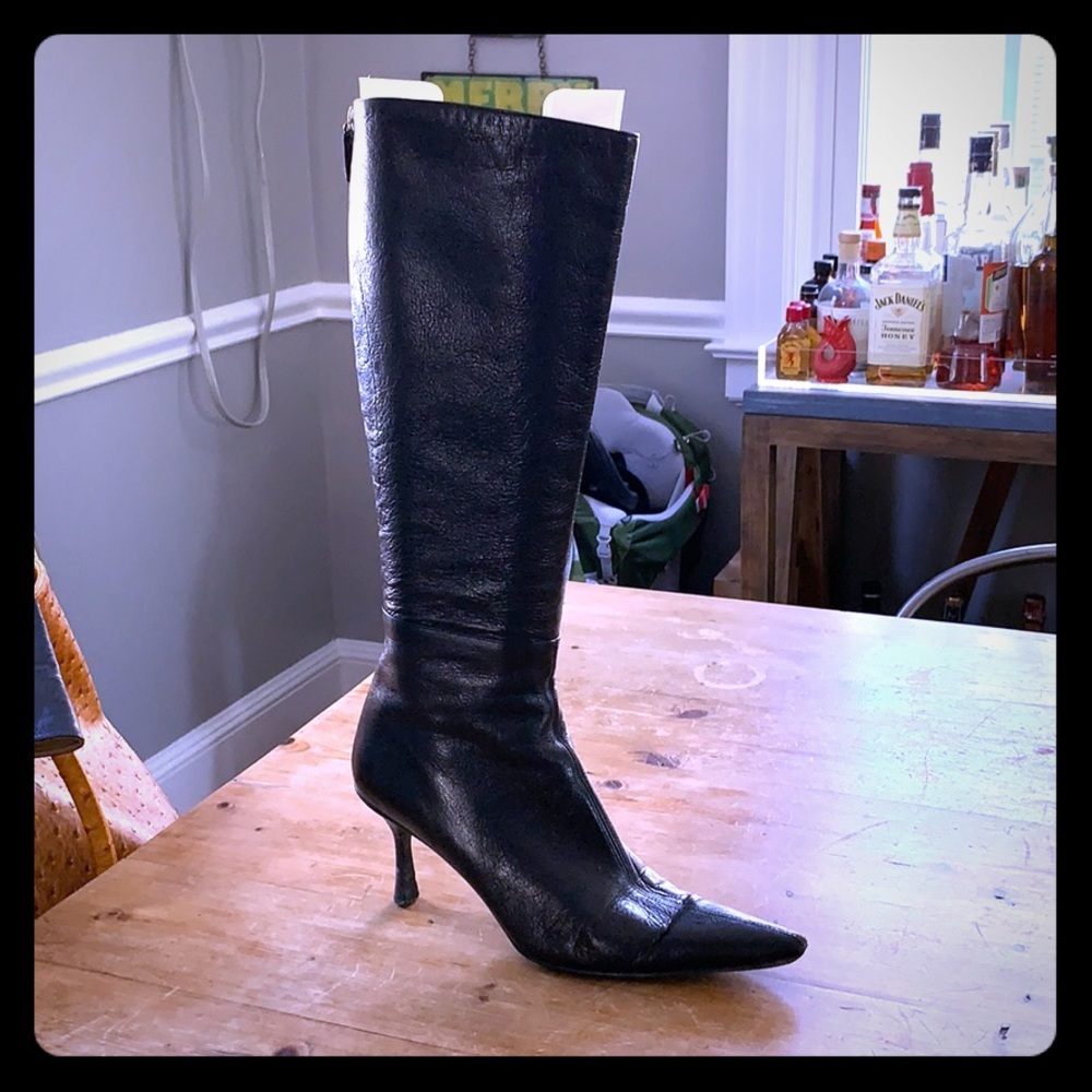 Gucci leather heeled boot. Size 8.